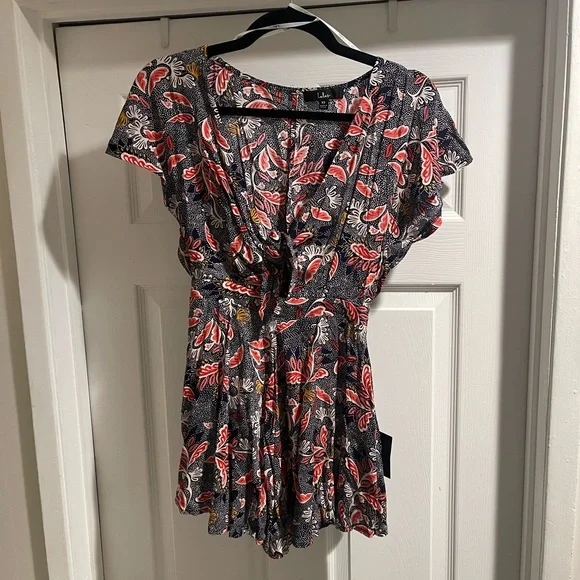 Adorable Dondi Navy Blue Print Romper perfect for your next vacation or summer - Picture 2 of 5